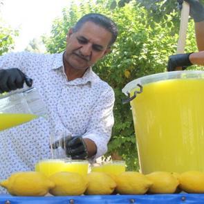 Cizre'nin s&uuml;tl&uuml; limonatası yaz sıcaklarında serin bir ka&ccedil;ış sunuyor