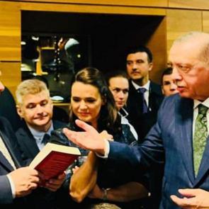 Cumhurbaşkanı Erdoğan'ın Orban'a hediye ettiği kitabın arkasındaki kahramanlık hikayesi