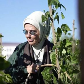 Emine Erdoğan, Milli Botanik Bah&ccedil;esi&rsquo;ni ziyaret etti: "Bitki hazinemizi korumak &ccedil;ok kıymetli"