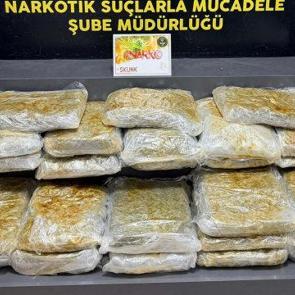 İzmir'de 29 kilo 800 gram skunk ele ge&ccedil;irildi