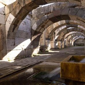 İzmir&rsquo;deki antik kentte yeni keşif: 3 yeni mekan ve duvar resimleri bulundu