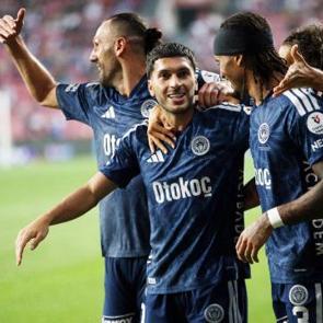 Samsun'da Oğuz Aydın'ın gecesi! Fenerbah&ccedil;e 3 puanı kaptı