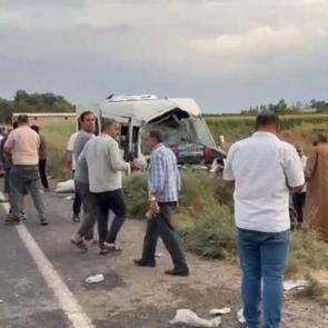 Tarım iş&ccedil;ilerini taşıyan minib&uuml;s sulama kanalına u&ccedil;tu: 19 yaralı