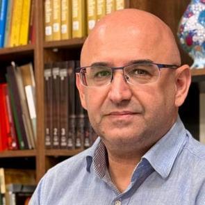 &Uuml;mit Sanlav: &Ccedil;ocukların dijital g&uuml;venliği platformların inisiyatifine bırakılamaz