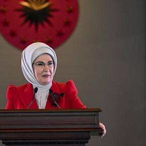 Emine Erdoğan&rsquo;dan Filenin Sultanları&rsquo;na tebrik: "Başarılarınız daim, yolunuz a&ccedil;ık olsun"