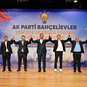 Bah&ccedil;elievler'de dengeler değişti! 3 meclis &uuml;yesi CHP'den AK Parti'ye ge&ccedil;ti