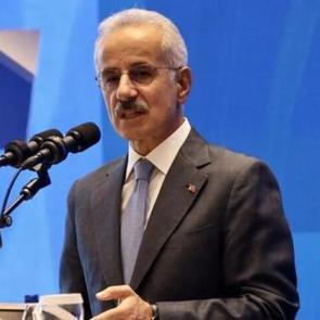 Bakan Uraloğlu: Limanlarda yeşil d&ouml;n&uuml;ş&uuml;m &ouml;nceliklerimizden