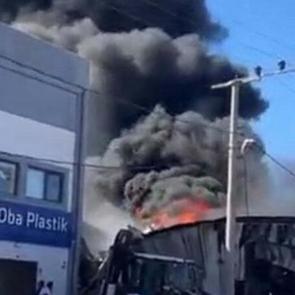 Balıkesir'de plastik fabrikasında yangın