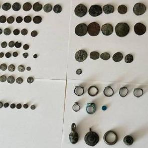 &Ccedil;&ouml;pl&uuml;kte define buldu: M&uuml;zenin verdiği parayı beğenmedi, itiraz edince bor&ccedil;lu &ccedil;ıktı