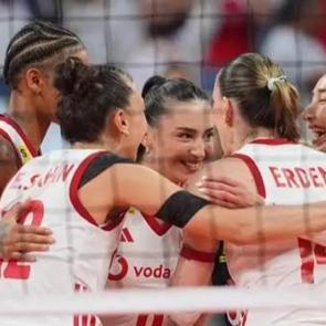 Filenin Sultanları Avrupa şampiyonu: Vargas ağladı, Sırp antren&ouml;re tepki gecikmedi