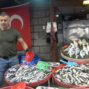 Fiyatlar d&uuml;ş&uuml;şte! Hamsi 150, palamut 100 TL