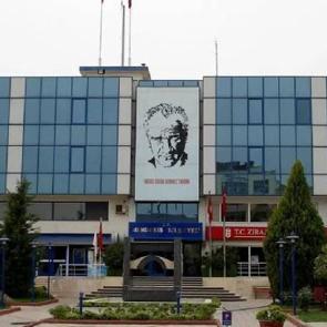 Menderes Belediyesi'ne y&ouml;nelik r&uuml;şvet soruşturmasında bir tutuklama daha ger&ccedil;ekleşti