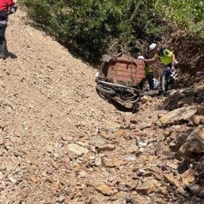Korkun&ccedil; &ouml;l&uuml;m: Motosiklet u&ccedil;uruma yuvarlandı!
