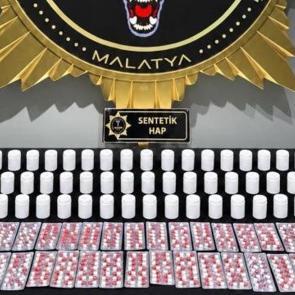 Malatya&rsquo;da torbacılara şafak darbesi: 3 mahallede binlerce sentetik hap ele ge&ccedil;irildi!