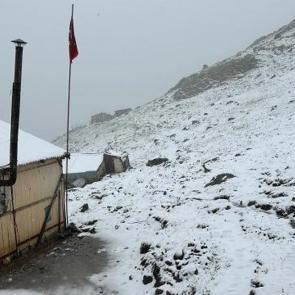 Rize'de yılın ilk karı lapa lapa yağdı