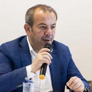 'R&uuml;şvet' soruşturmasında mahkemede beyan veren Tanju &Ouml;zcan fenalaşıp bayıldı