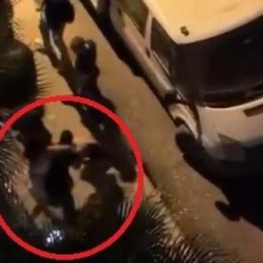 Seyhan'da gece yarısı dehşeti: Kadını tekme tokat d&ouml;vd&uuml;ler
