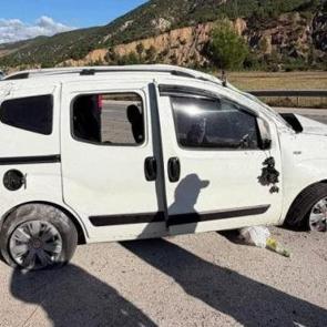 Tokat'ta hafif ticari ara&ccedil; takla attı: 2'si ağır 4 yaralı