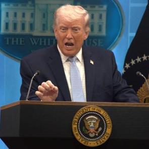 Trump d&uuml;ğmeye bastı: Dev şirkete ambargo! 