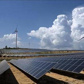 Yenilenebilir enerjide rekor b&uuml;y&uuml;me: R&uuml;zgar ve g&uuml;neş zirveye yerleşti