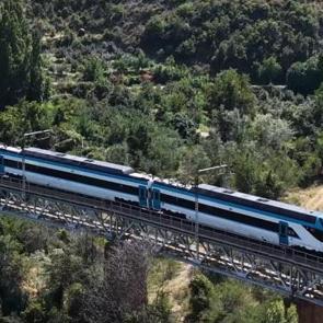 Milli Hızlı Tren i&ccedil;in d&uuml;ğmeye basıldı! 2027 ve 2028 hedefi belli oldu: 14 set &uuml;retilecek