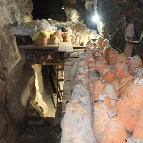 Karaman'da mağaraya beyaz giriyor, kırmızı &ccedil;ıkıyor! Kilogramı bin 700 TL'yi buldu 