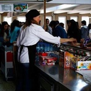 Okul kantinlerinde yasak resmileşti: 3 Bakanlık kararıyla t&uuml;m&uuml;yle kaldırıldı!