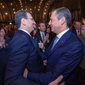 Ekrem İmamoğlu'nun pabucunu dama attı: &Ouml;zg&uuml;r &Ouml;zel yeni adayını a&ccedil;ıkladı