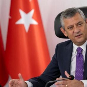 İsim krizi b&uuml;y&uuml;yor! İlk kez a&ccedil;ıklandı! Yeni Parti'den 'Birleşelim' teklifi