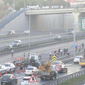 İstanbul&rsquo;da bisiklet yarışı nedeniyle kapatılan yollar trafiğe a&ccedil;ıldı