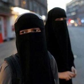 İtalya'da okullarda burka yasağı hazırlığı: Velilere dil &ouml;ğrenme zorunluluğu getiriliyor