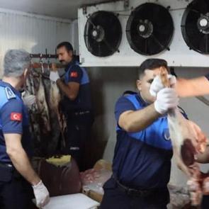 Kasapta 315 kilo bozuk et ele ge&ccedil;irildi