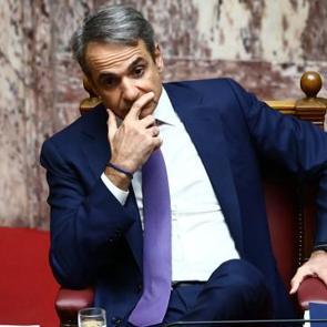 Mi&ccedil;otakis'ten provokatif Meis ziyareti: &lsquo;Deniz dalgalanmaya başladı&rsquo;
