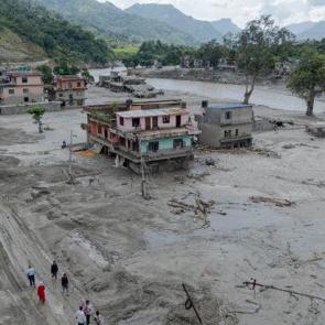 Nepal'deki sel felaketinde tablo ağırlaşıyor!