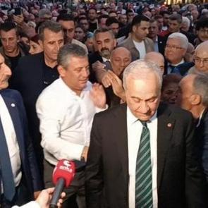&Ouml;zg&uuml;r &Ouml;zel'e 'b&ouml;rek' tepkisi: 'Bela okumak yapılmaması gereken bir iş'