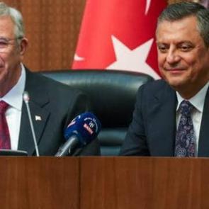 &Ouml;zg&uuml;r &Ouml;zel'in &ccedil;ıkışı Mansur Yavaş'ı kızdırdı! Tartışmalar yeni bir boyut kazandı