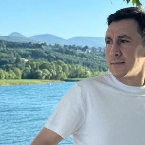 Rahatsızlanıp kaza yapan motosiklet s&uuml;r&uuml;c&uuml;s&uuml; &ouml;ld&uuml;