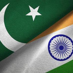 Savaş gemileri &ccedil;arpıştı: Pakistan ve Hindistan gerilimi y&uuml;kseldi