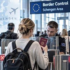 Schengen i&ccedil;in kritik karar: 9 AB &uuml;lkesi beceremedi, ertelendi!