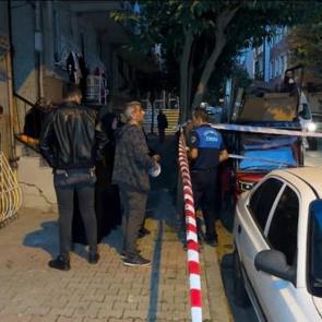 Sultangazi'de korkutan &ccedil;atlak! 2 apartman tedbir ama&ccedil;lı boşaltıldı 