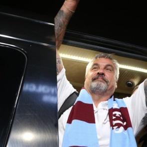 S&uuml;per Lig'e geri d&ouml;nd&uuml;! Trabzonspor yeni hocasına kavuştu
