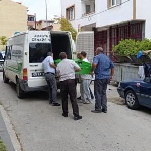 Yalnız yaşadığı evinde &ouml;l&uuml; bulundu