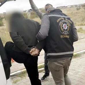 15 yıl hapisle aranan cezaevi firarisi, bazanın i&ccedil;inde yakalandı