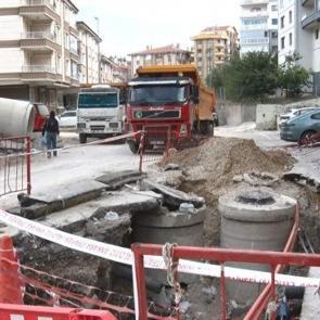 Ankara'da altyapı &ccedil;ilesi! Kanalizasyon taştı...