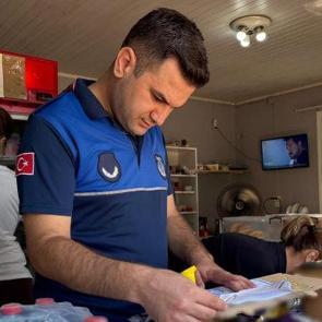  Mersin&rsquo;de okul kantinlerine denetim: Tarihi ge&ccedil;miş &uuml;r&uuml;nler imha edildi