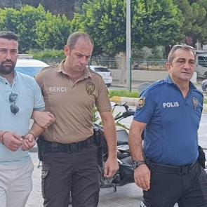 Trafik &ccedil;evirmesinde yakayı ele verdi! Cinayet ş&uuml;phelisinin ehliyeti &ouml;l&uuml;ye ait &ccedil;ıktı