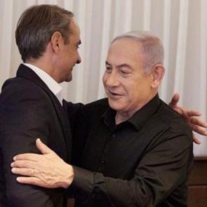 Netanyahu kucaklaşması Atina&rsquo;yı b&ouml;ld&uuml;: &ldquo;D&uuml;nya dışlıyor, siz sarılıyorsunuz&rdquo;