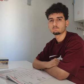 Perdeyle ikiye b&ouml;l&uuml;nen 18 metrekarelik konteynerde tıp kazandı 