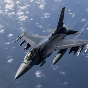 Almanya'da F16 d&uuml;şt&uuml;