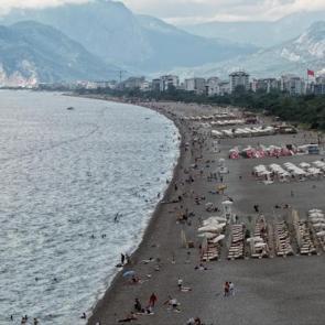 Antalya plajlarında şaşırtan durum: Deniz suyu sıcaklığı hava sıcaklığını aştı